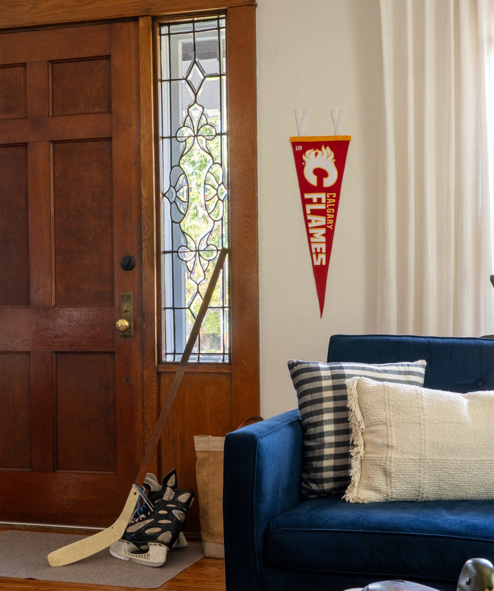 Hockey Calgary Flames Pennant • NHL x Oxford Pennant - - Pennant - Oxford Pennant Hockey Lifestyle | Built by Fans for Fans | Perfect Gift for hockey fan or hockey players that live in the hockey culture
